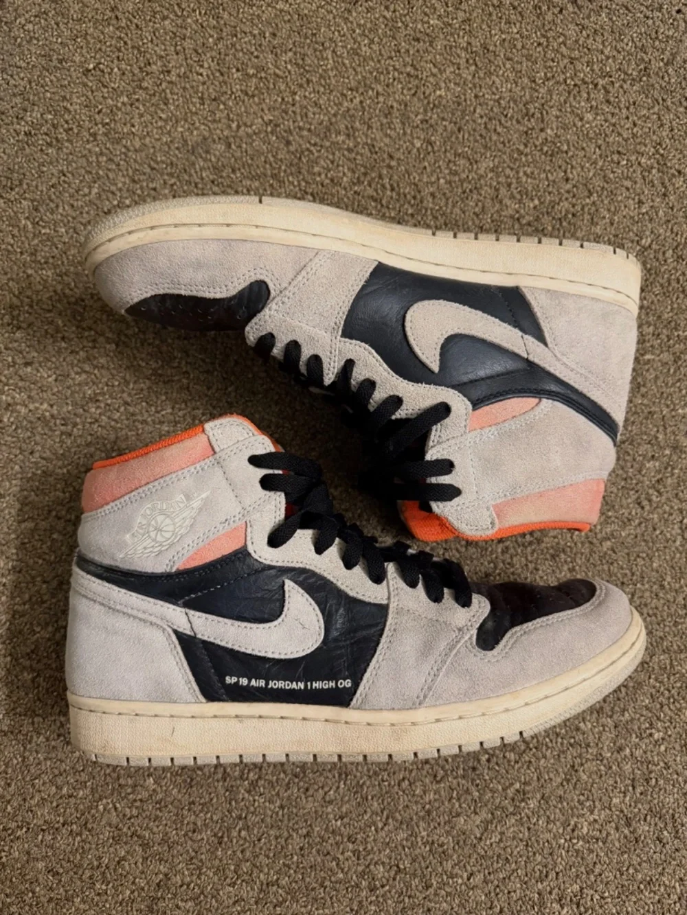 Air Jordan 1 Retro OG High Hyper Crimson Size 10 Men’s Basketball Sneakers